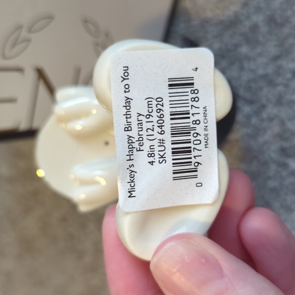 Lenox Mickey February birthday figurine - Picture 3 of 5